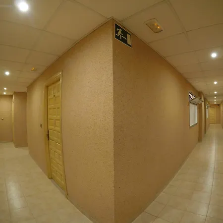 La Casa De Enfrente Konukevi 2*