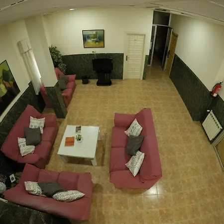 La Casa De Enfrente Pensión 2*